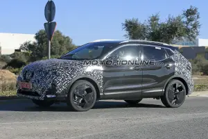 Nissan Qashqai facelift foto spia 19 gennaio 2017