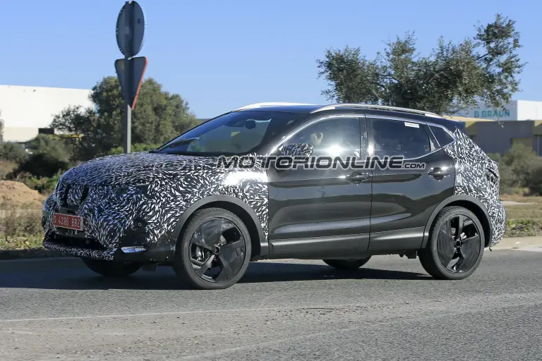 Nissan Qashqai facelift foto spia 19 gennaio 2017 - 3