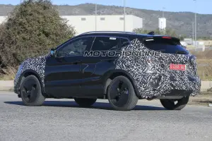 Nissan Qashqai facelift foto spia 19 gennaio 2017