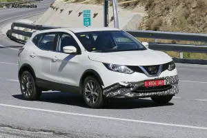 Nissan Qashqai - misterioso prototipo - Foto spia 14-07-2015