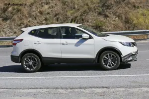 Nissan Qashqai - misterioso prototipo - Foto spia 14-07-2015