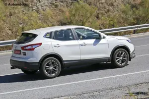 Nissan Qashqai - misterioso prototipo - Foto spia 14-07-2015