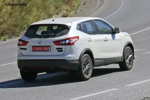 Nissan Qashqai - misterioso prototipo - Foto spia 14-07-2015