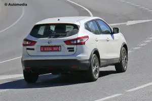 Nissan Qashqai - misterioso prototipo - Foto spia 14-07-2015