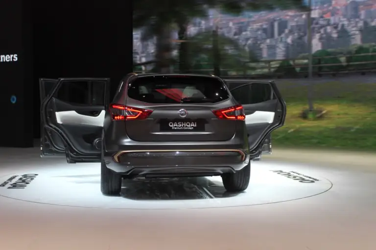 Nissan Qashqai Premium Concept - Salone di Ginevra 2016 - 11