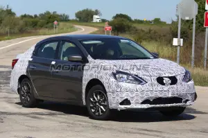 Nissan Sentra MY 2016 - Foto spia 09-10-2015 - 3