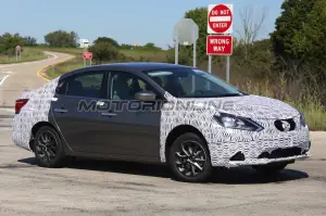 Nissan Sentra MY 2016 - Foto spia 09-10-2015 - 4