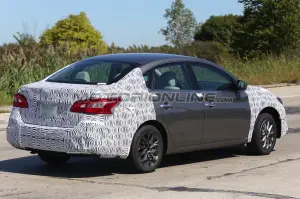 Nissan Sentra MY 2016 - Foto spia 09-10-2015 - 6