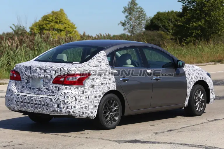 Nissan Sentra MY 2016 - Foto spia 09-10-2015 - 6