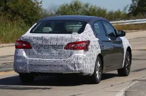 Nissan Sentra MY 2016 - Foto spia 09-10-2015 - 8