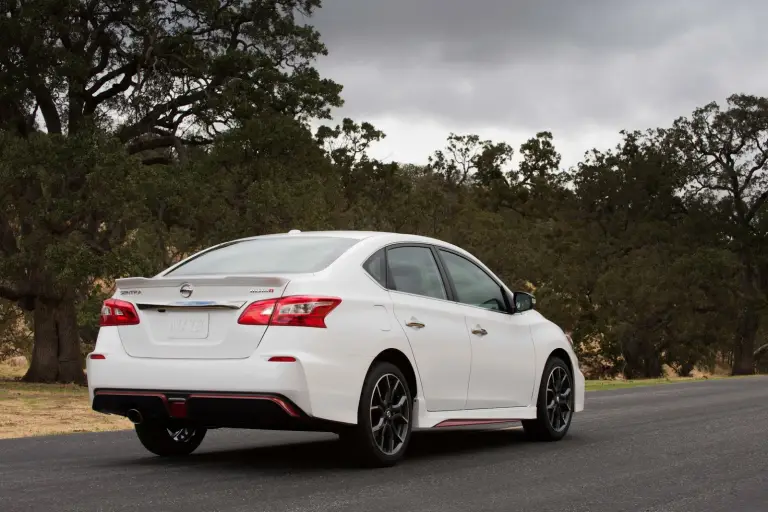 Nissan Sentra NISMO 2017 - 12