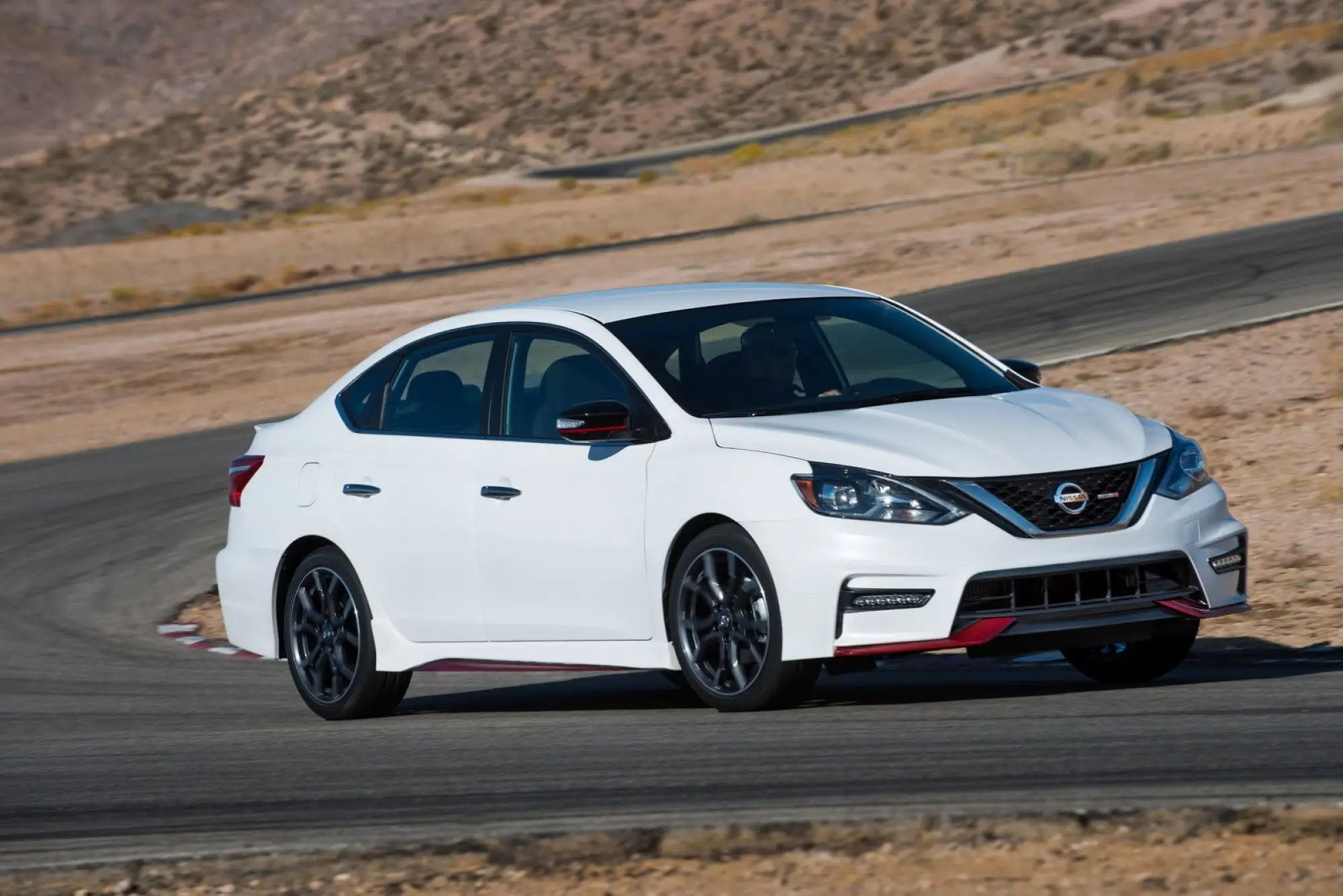 Nissan Sentra NISMO 2017 - 20