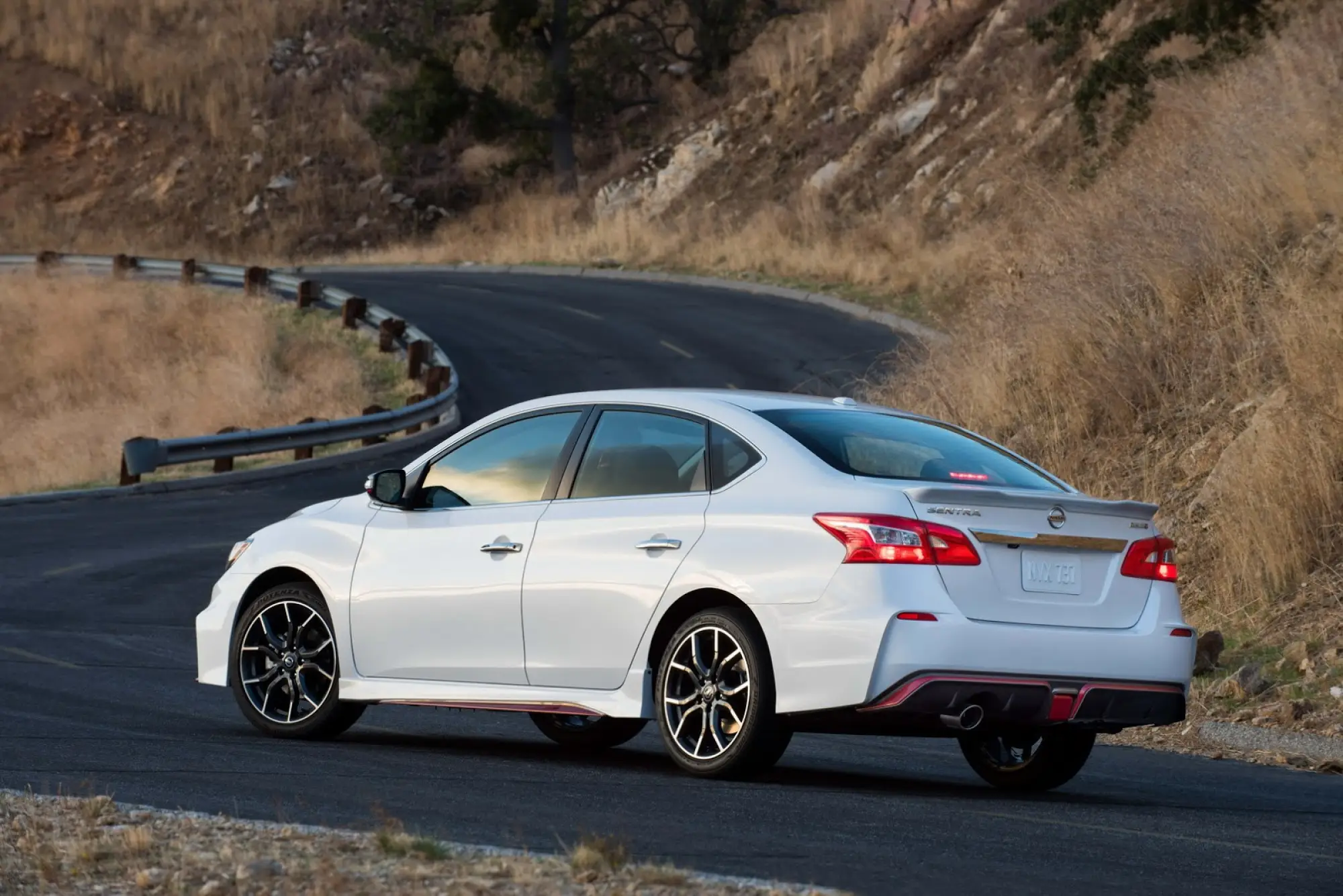 Nissan Sentra NISMO 2017 - 4