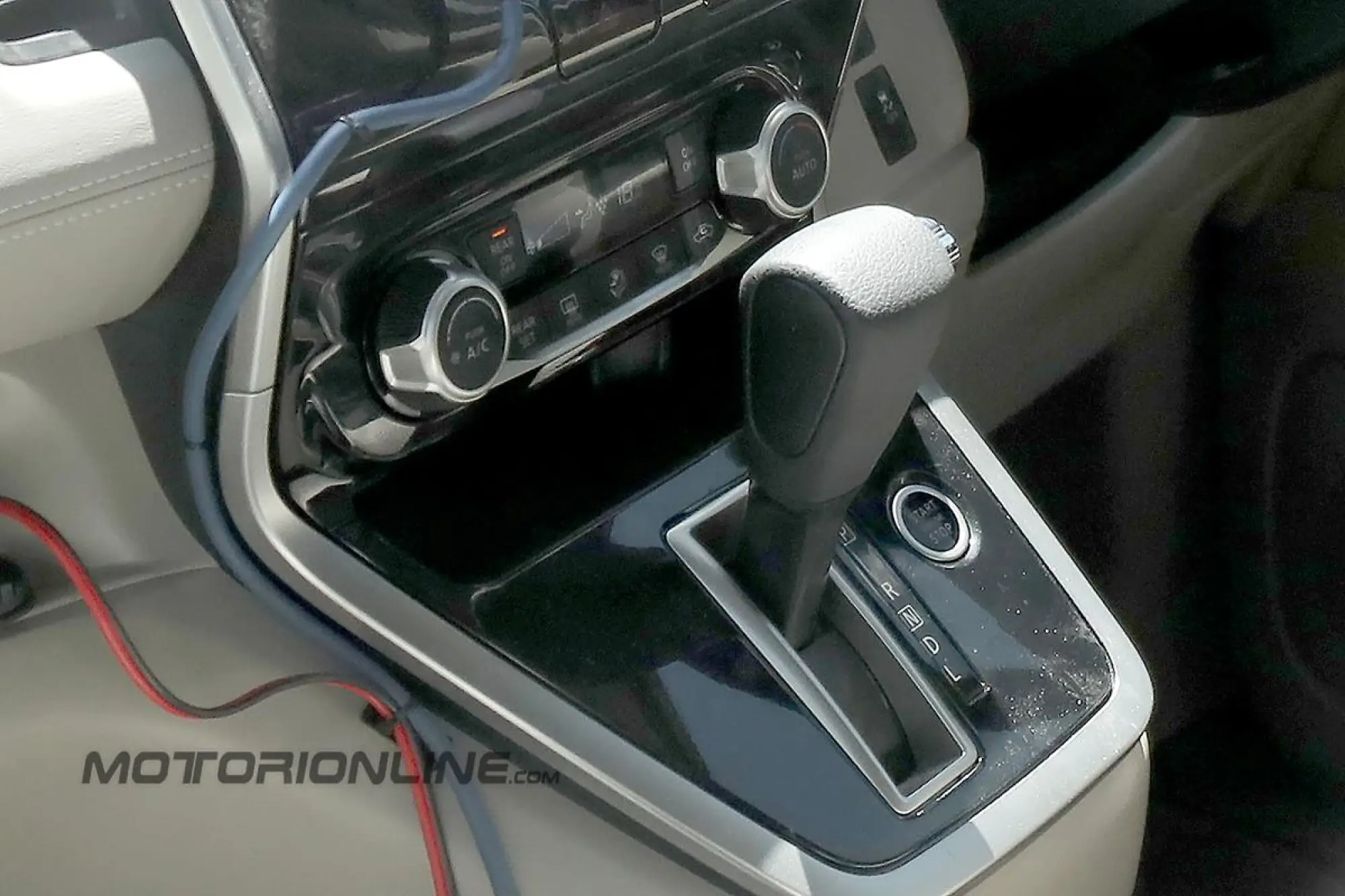 Nissan Serena - Foto spia 21-06-2016 - 11