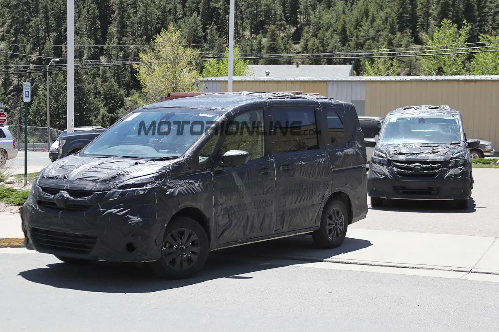 Nissan Serena - Foto spia 21-06-2016 - 3