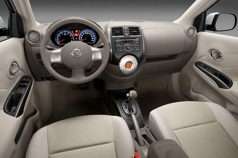 Nissan Sunny 2011 - 10