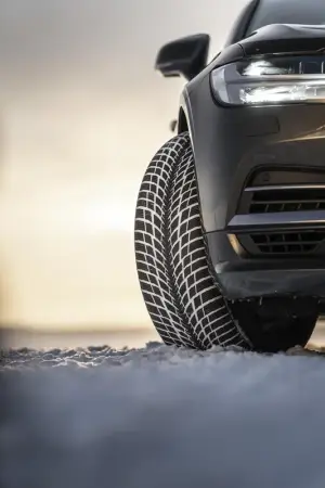 Nokian Snowproof P - 27