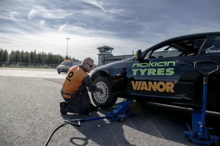 Nokian Tyres e Vianor: nuovo record mondiale di velocità su due ruote - 7