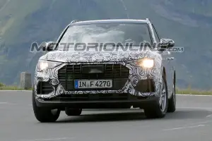 Nuova Audi Q3 foto spia 24 Agosto 2017 - 1