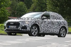 Nuova Audi Q3 foto spia 24 Agosto 2017 - 4