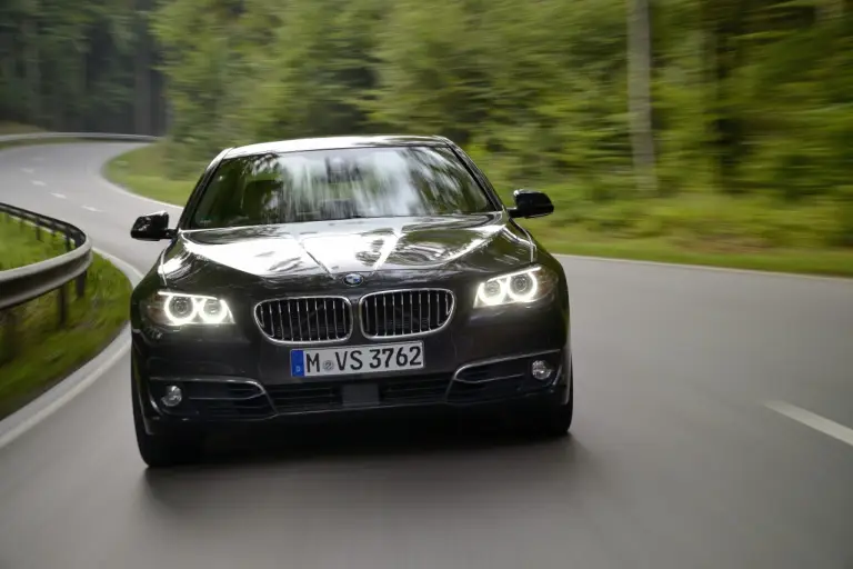 Nuova BMW Serie 5 (518d e 520d) - 7