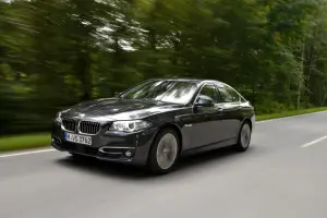 Nuova BMW Serie 5 (518d e 520d) - 10