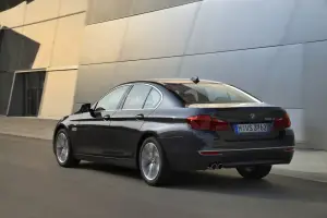 Nuova BMW Serie 5 (518d e 520d) - 15