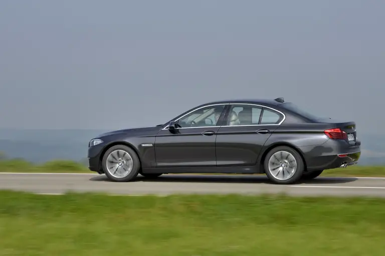 Nuova BMW Serie 5 (518d e 520d) - 18
