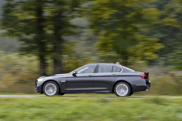 Nuova BMW Serie 5 (518d e 520d) - 21