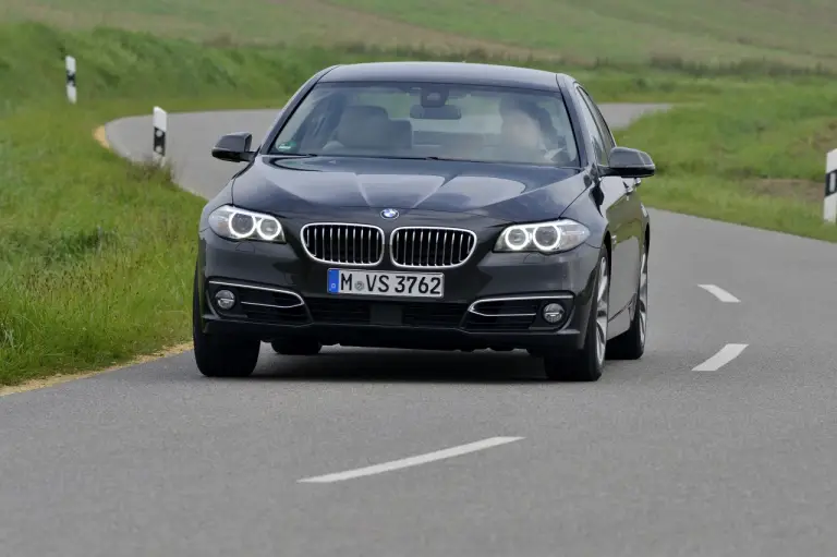 Nuova BMW Serie 5 (518d e 520d) - 26