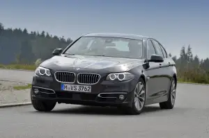 Nuova BMW Serie 5 (518d e 520d) - 32
