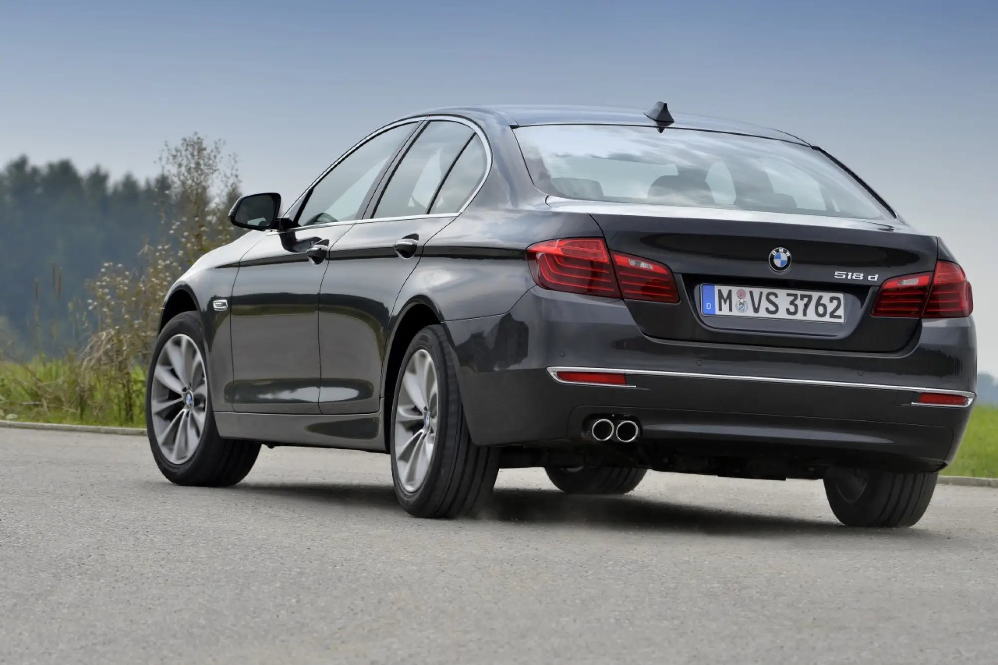 Nuova BMW Serie 5 (518d e 520d) - 33