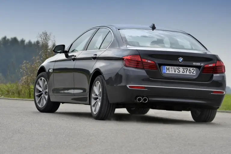 Nuova BMW Serie 5 (518d e 520d) - 33