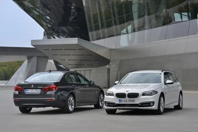Nuova BMW Serie 5 (518d e 520d) - 23