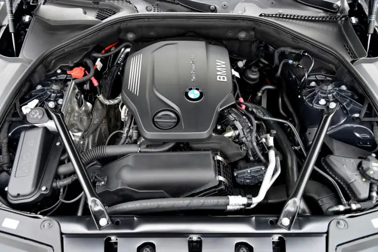 Nuova BMW Serie 5 (518d e 520d) - 38