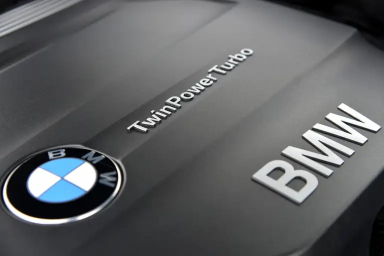 Nuova BMW Serie 5 (518d e 520d) - 40