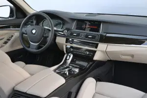 Nuova BMW Serie 5 (518d e 520d) - 42