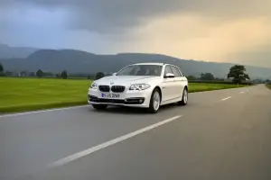 Nuova BMW Serie 5 (518d e 520d) - 44