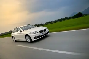 Nuova BMW Serie 5 (518d e 520d) - 48