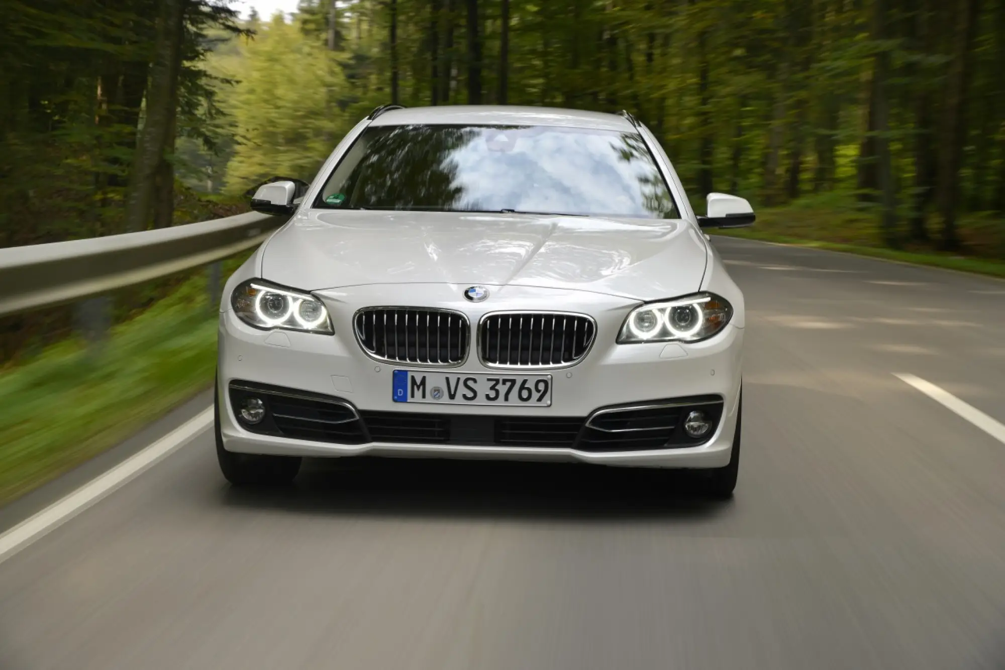 Nuova BMW Serie 5 (518d e 520d) - 52