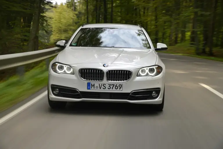 Nuova BMW Serie 5 (518d e 520d) - 52