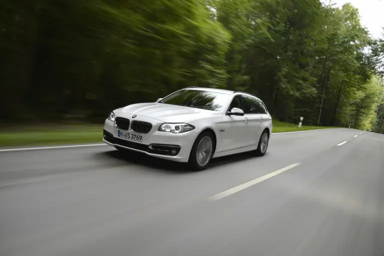 Nuova BMW Serie 5 (518d e 520d) - 53