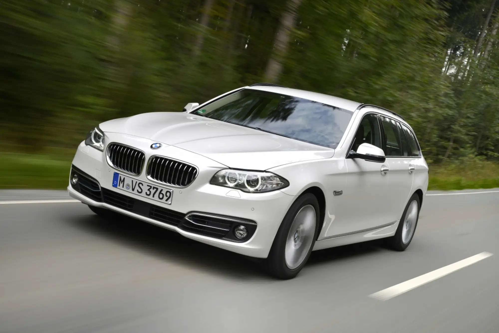 Nuova BMW Serie 5 (518d e 520d) - 54