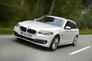 Nuova BMW Serie 5 (518d e 520d) - 54