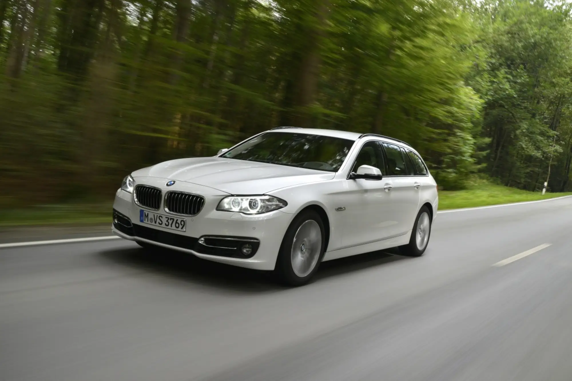 Nuova BMW Serie 5 (518d e 520d) - 55