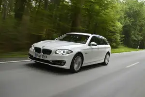 Nuova BMW Serie 5 (518d e 520d) - 55