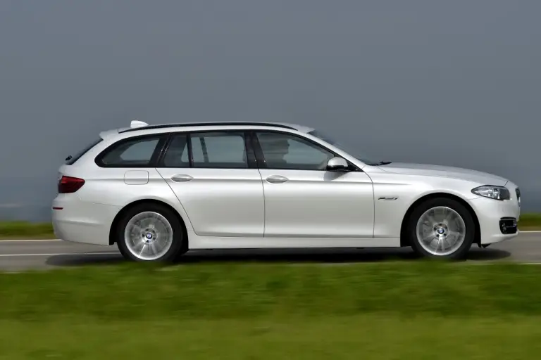 Nuova BMW Serie 5 (518d e 520d) - 68