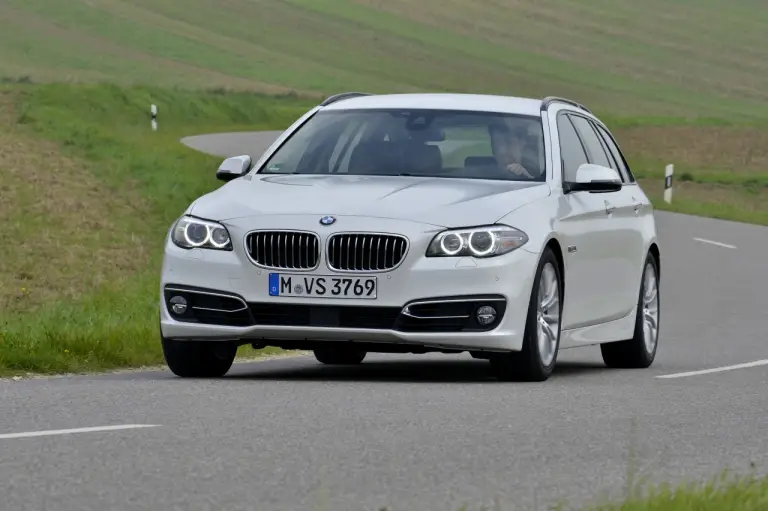 Nuova BMW Serie 5 (518d e 520d) - 72