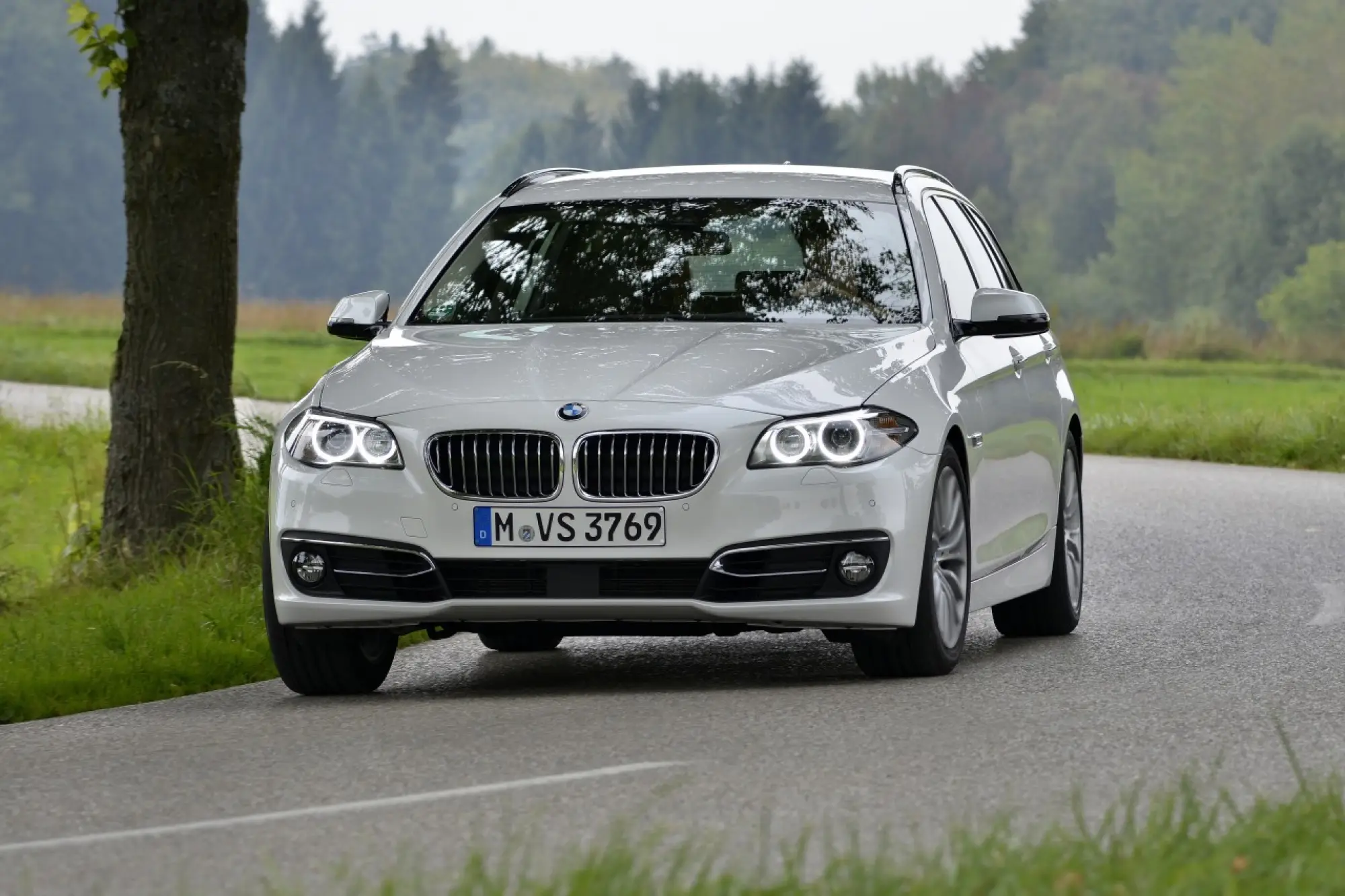 Nuova BMW Serie 5 (518d e 520d) - 74