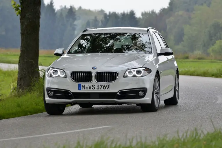 Nuova BMW Serie 5 (518d e 520d) - 74